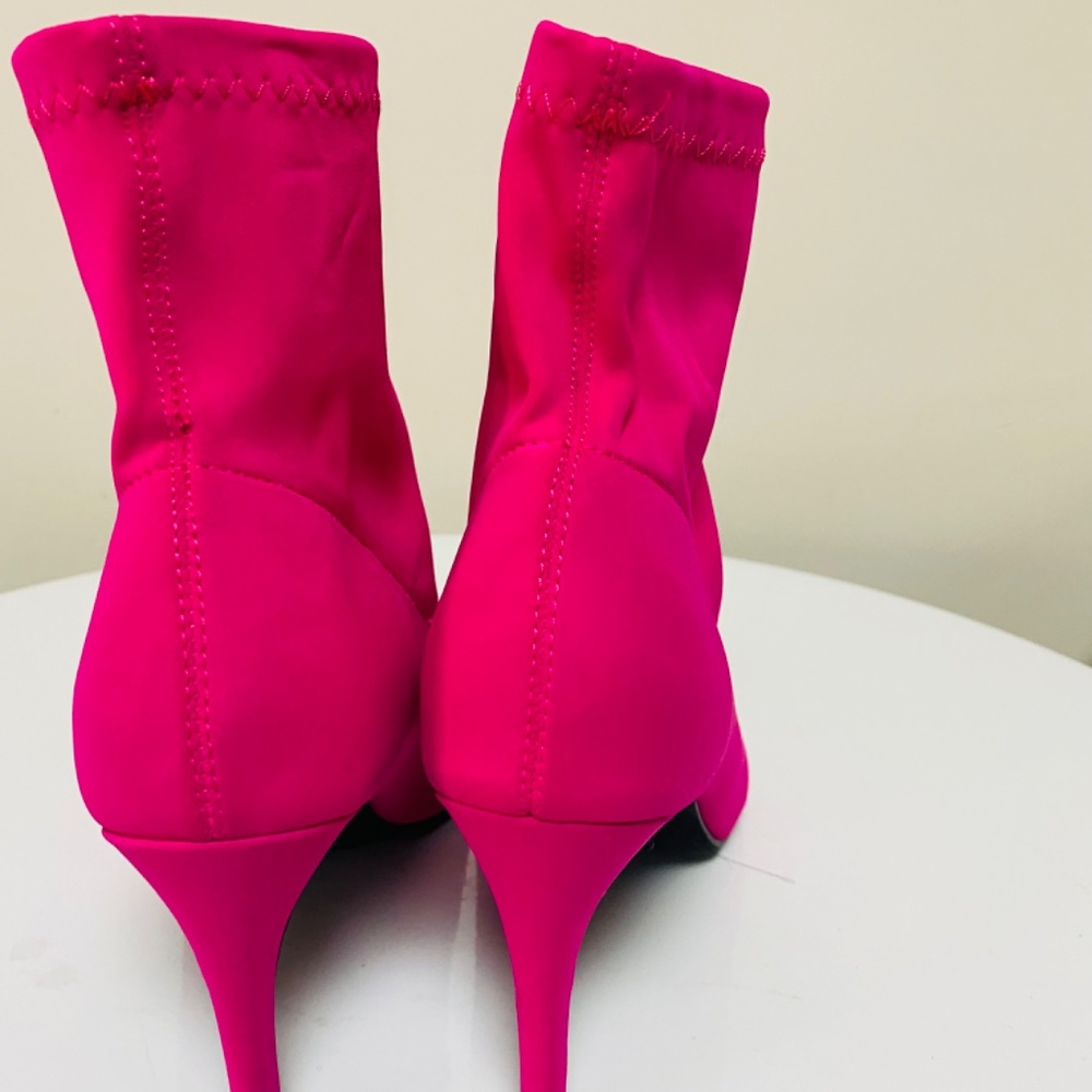 Pink boots heeled- gently used - Picture 3 of 6